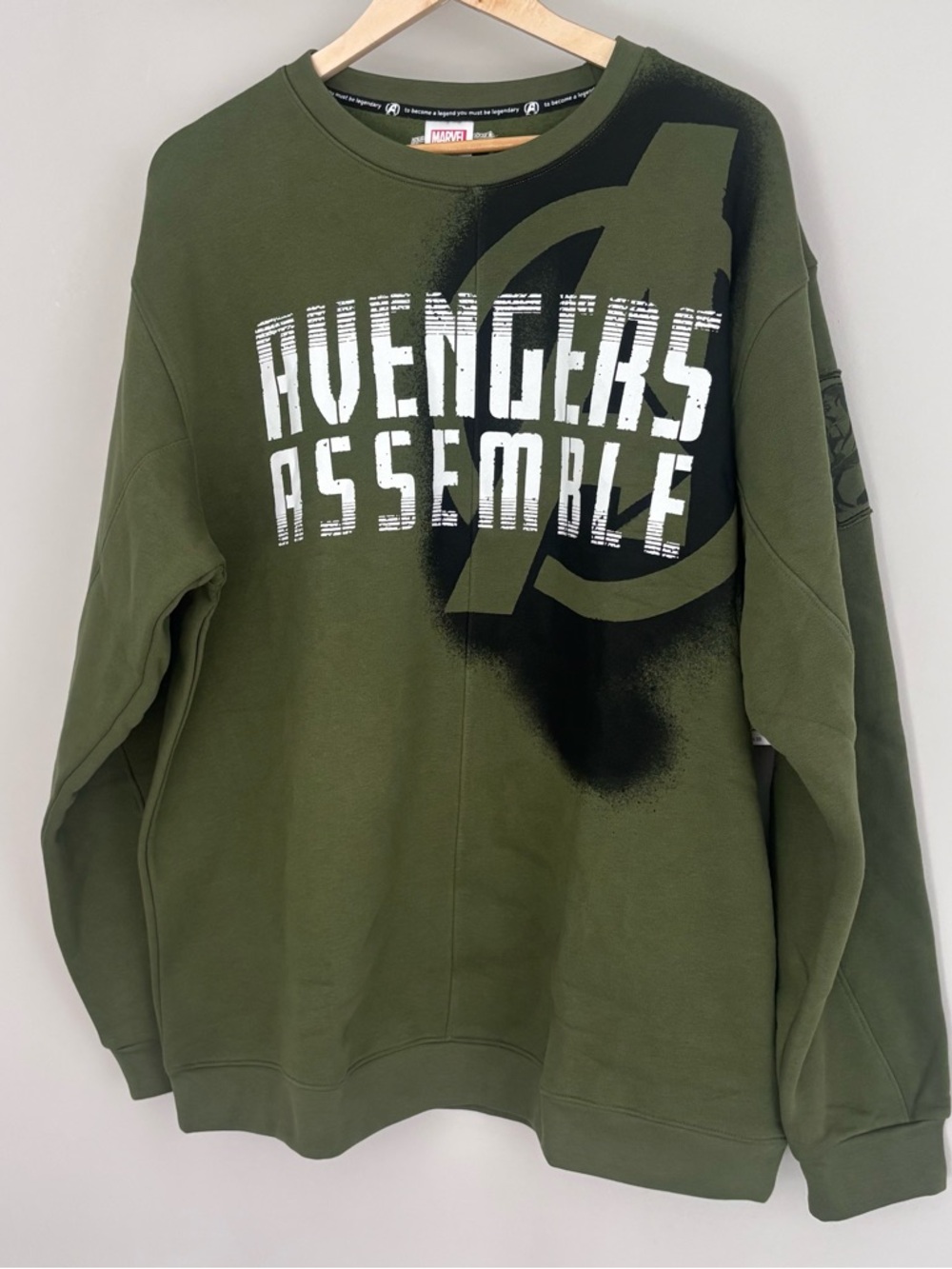 Disney Marvel Avengers Assemble Army Green Sweatshirt Men’s Size Large